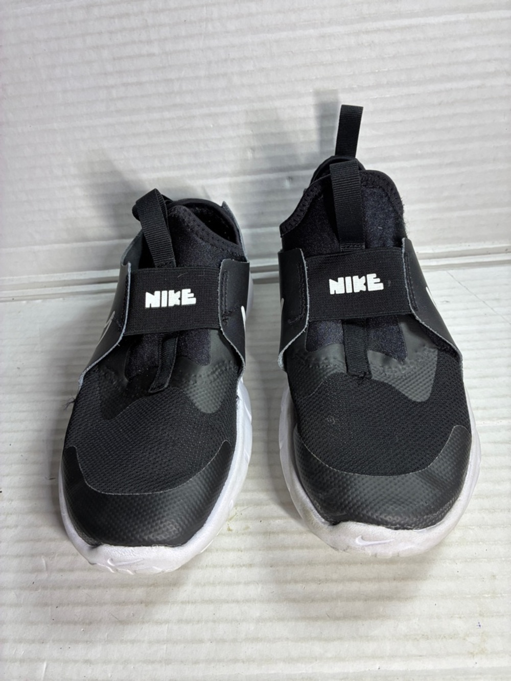 Nike Kids Black and White Slip-On Sneakers USED SKU DJ6040-002